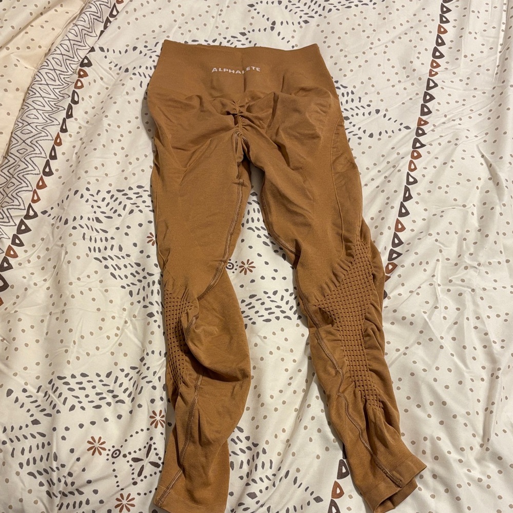 Alphalete Camel Textured Leggings